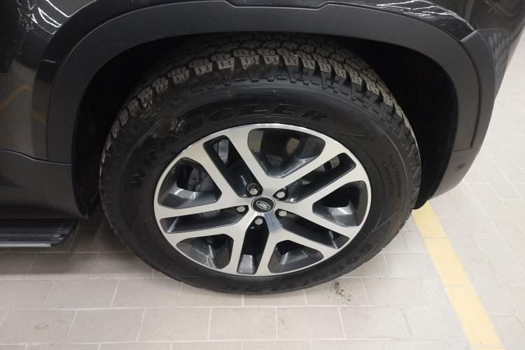 Used Land Rover Defender 2025 110 3.0T P400 Dark Edition Right Rear Wheel Hub