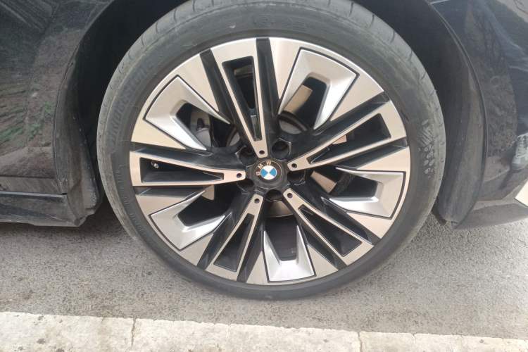 Used BMW 5 Series 2024 530Li Luxury Package Premium Edition Right Front Wheel Hub