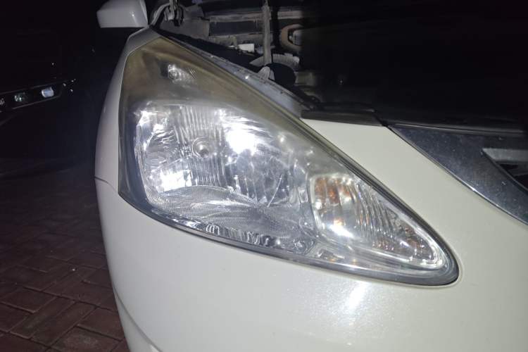 Used Nissan Tiida 2013 1.6L CVT Cool Cafe Edition
