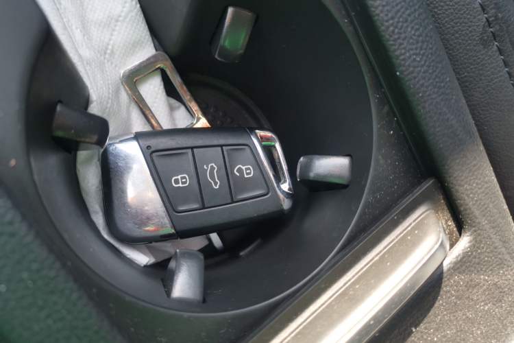 Used Volkswagen Magotan 2019 330TSI DSG Leading Model China VI Standard Vehicle Key