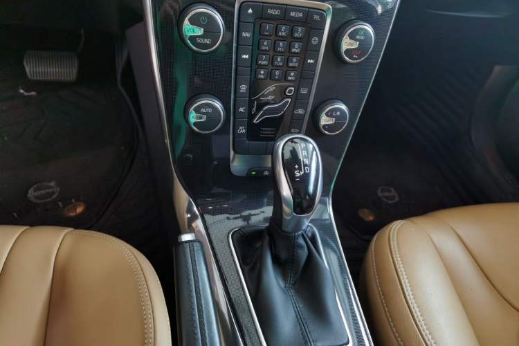 Used Volvo V40 2017 T3 Zhiyi Edition