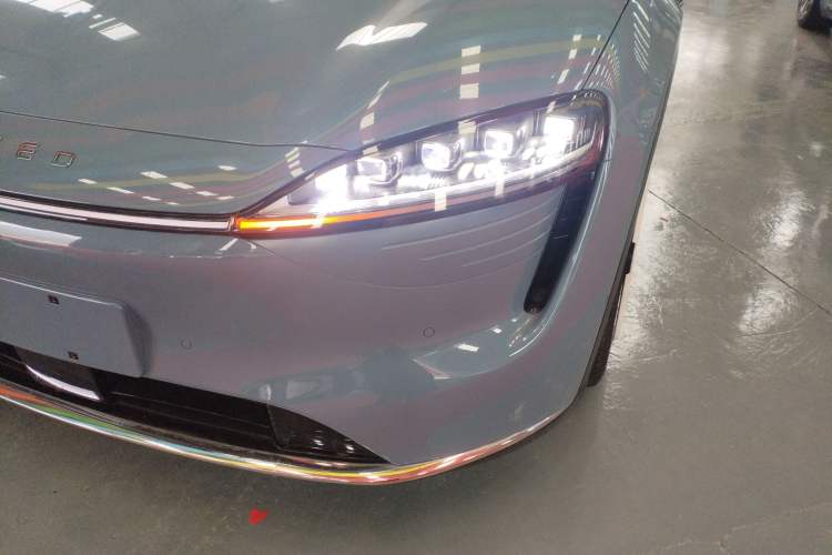 Used Hima Luxeed R7 2025 Range-Extended Version 360 km Max
