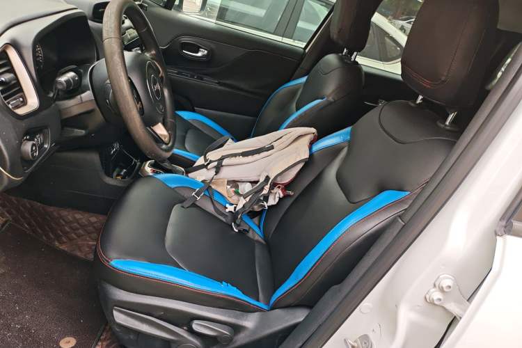 Used Jeep Renegade 2018 Connected Large Screen Version 180T Automatic Kinetic Edition+ Left Front Seat