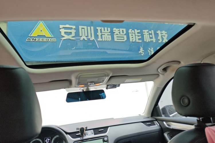 Used Skoda Octavia 2018 1.6L Automatic Luxury Edition Headliner