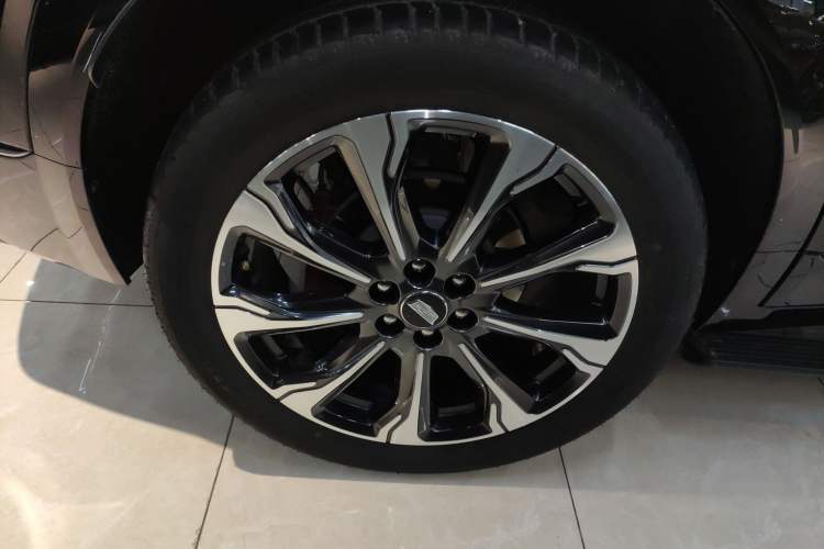 Used Cadillac XT5 2025 2.0T Platinum Edition