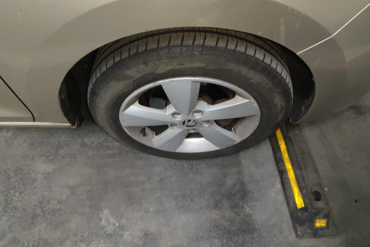 Used Skoda Rapid 2015 1.6L Automatic Smart Selection Model