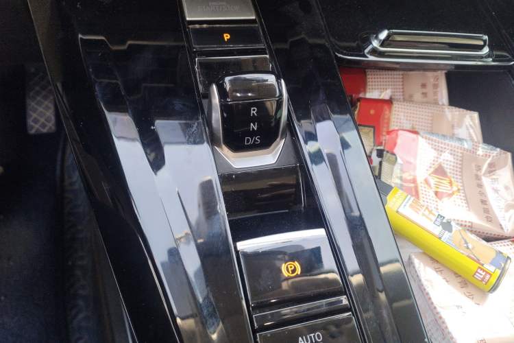 Used Volkswagen Talagon 2022 380TSI All-Wheel-Drive Luxury Prestige Pro 7-Seater Gear Lever