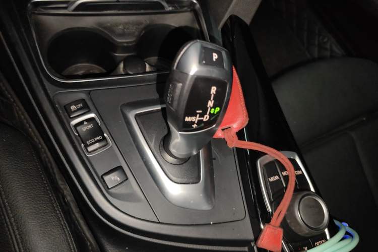 Used BMW 3 Series GT 2018 320i Sport Edition Gear Lever