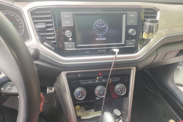 Used Volkswagen T-ROC 2019 230TSI DSG Two-Wheel-Drive Advanced Version China VI Standard Audio And AC Panel