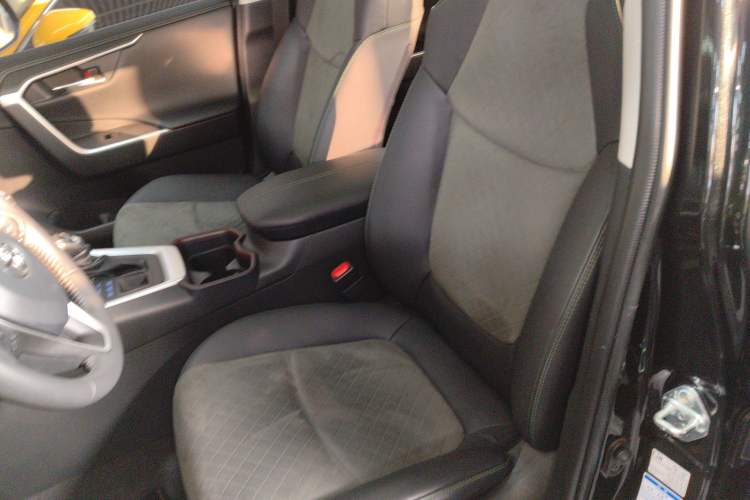 Used Toyota RAV4 2022 2.0L CVT 4x4 Style Plus Edition
