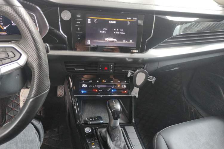 Used Volkswagen Passat 2022 330TSI Starry Elite Edition Audio And AC Panel