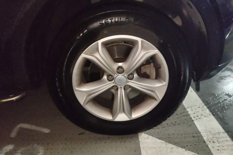 Used Land Rover Discovery Sport 2017 2.0T PURE Right Front Wheel Hub