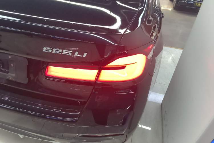 Used BMW 5 Series 2022 Second Facelift 525Li M Sport Package
