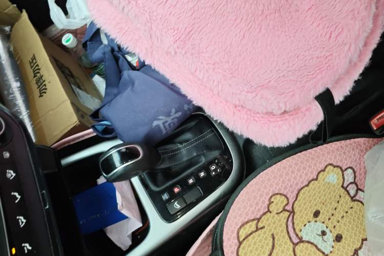 Used Kia KX3 2015 1.6L Automatic Two-Wheel Drive DLX Gear Lever