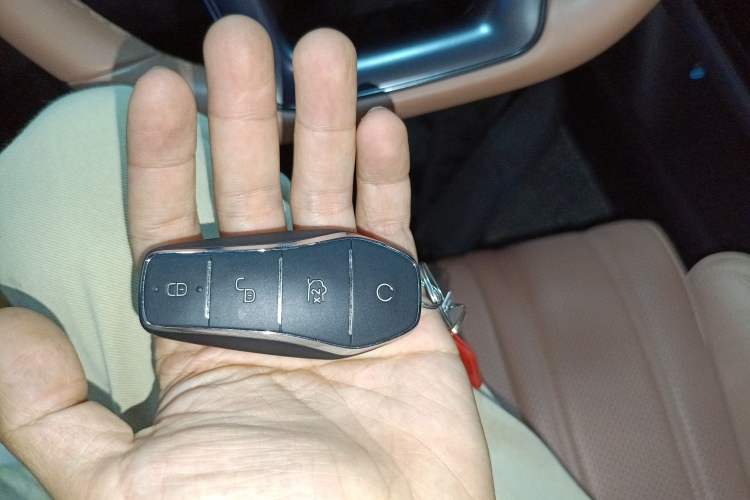 Used BYD Song L EV 2025 662 km Advanced Intelligent Driving Version Vehicle Key
