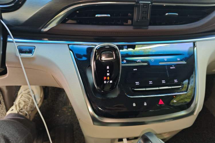 Used Buick GL8 2020 Land Cruiser Executive Class 652T Comfort Model Gear Lever