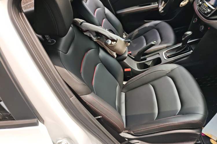 Used Chevrolet Monza 2020 Light Hybrid RS 330T Automatic Comfort Edition Right Front Seat