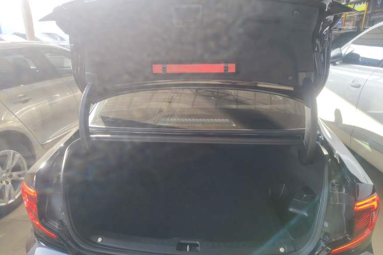 Used Volvo S90 New Energy 2025 Plug-in Hybrid Four-Wheel Drive Long-Range Zhiyi Luxury Edition Trunk