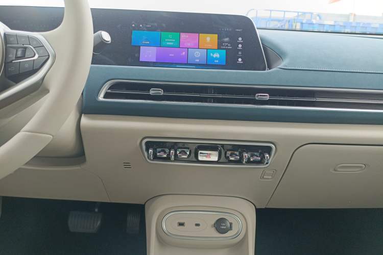 Used ORA Good Cat 2023 401 km Standard Range Luxury Version Lithium Iron Phosphate Audio And AC Panel