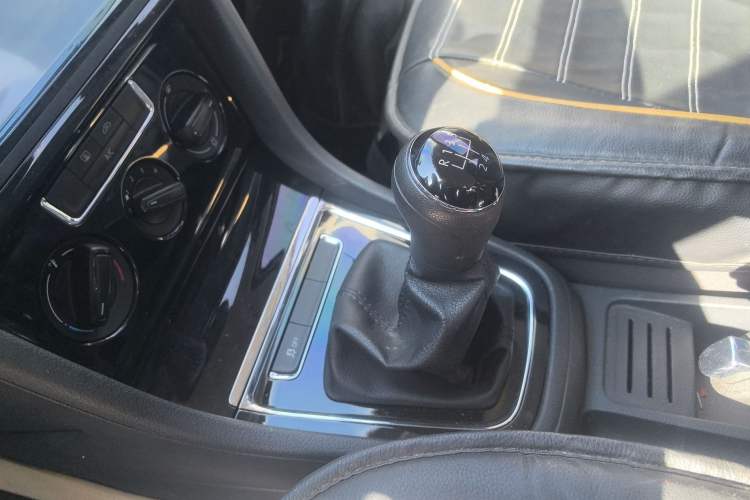 Used Volkswagen Bora 2013 1.6L Manual Fashion Edition