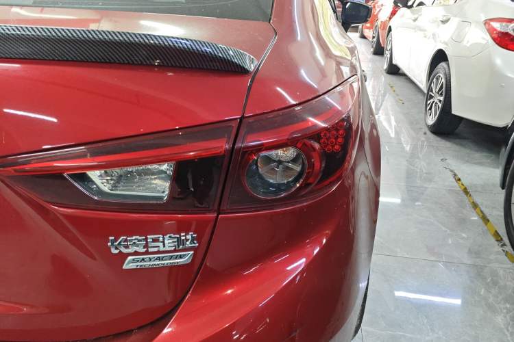 Used Mazda 3 Axela 2017 Sedan 1.5L Automatic Luxury Model Emission Standard China V Exterior 3