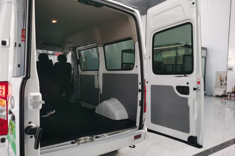 Used SAIC MAXUS Xintu V80 2021 2.0T AMT Classic Aoyuntong Short Wheelbase Mid-Roof 5/6-Seater