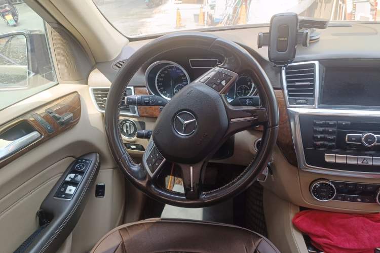 Used Mercedes-Benz M-Class 2012 ML 350 Sport Edition Steering Wheel