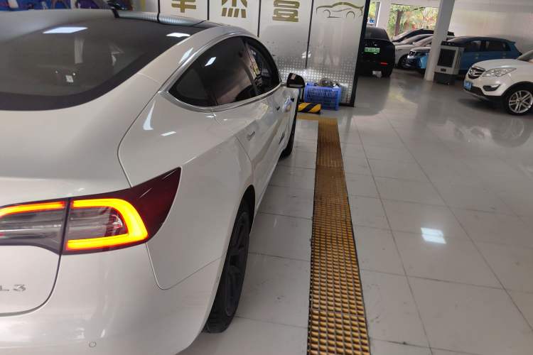 Used Tesla Model 3 2020 Revised Version Standard Range Rear-Wheel Drive – Upgraded Edition Right Rear Taillight