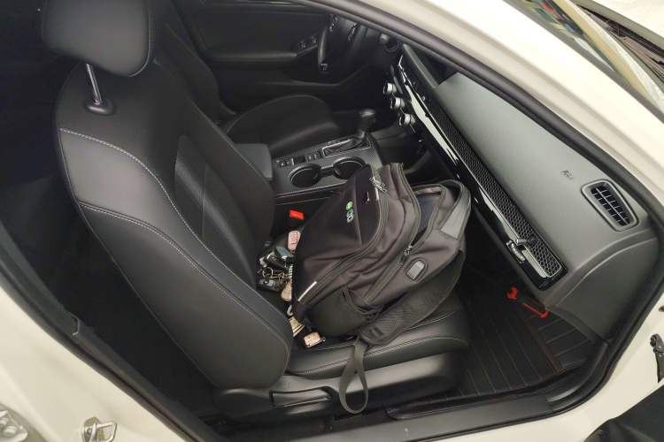 Used Honda Civic 2022 240TURBO CVT Dynamic Edition Right Front Seat