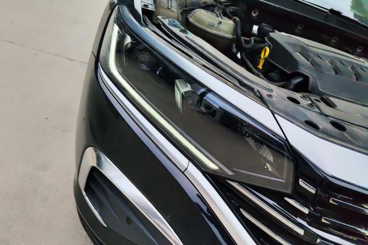 Used Volkswagen Passat 2024 380TSI Dragon Edition Right Front Headlight