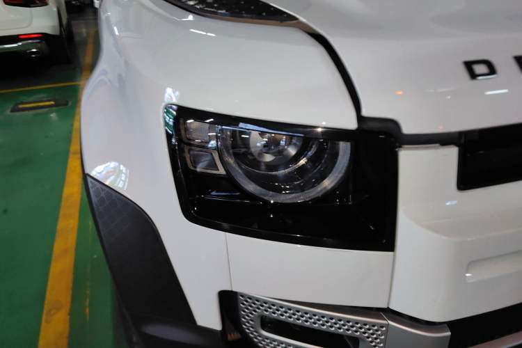 Used Land Rover Defender 2023 Facelift 110 3.0T P400 Dark Edition
