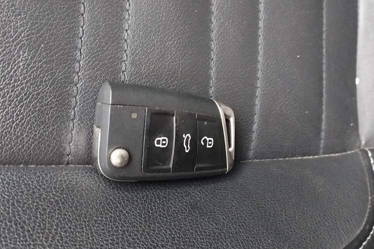 Used Volkswagen Touran 2018 Volkswagen Touran L 280TSI DSG Luxury Edition 6-seater
