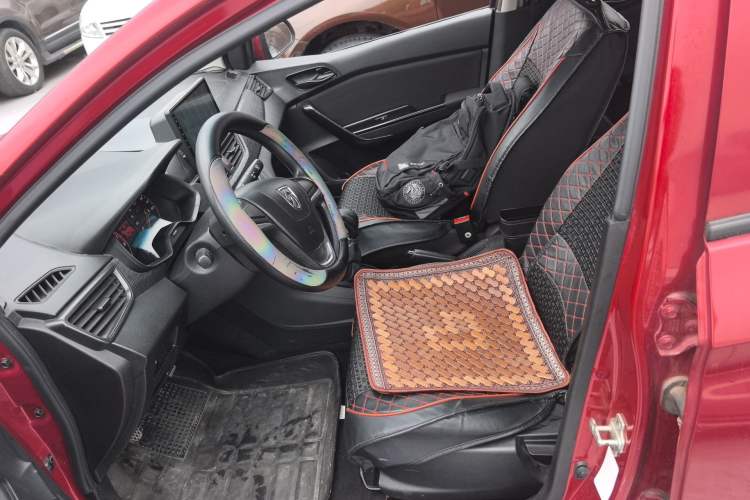 Used Baojun 310 2016 1.2L manual Comfort trim level