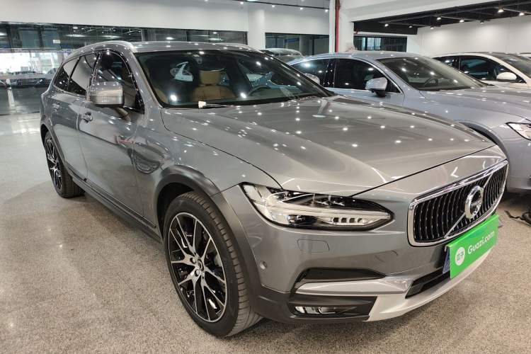 Used Volvo V90 2020 Cross Country T5 AWD Prestige Edition
