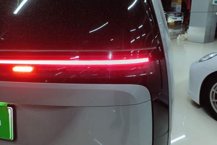 Used Li Auto MEGA 2024 Ultra Model
