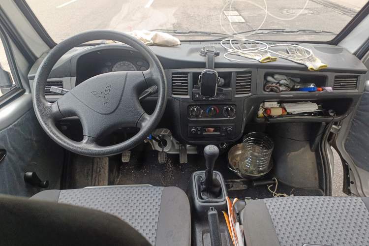 Used Wuling Zhiguang Small Truck 2023 1.5L Double-Cab LAR Center Console