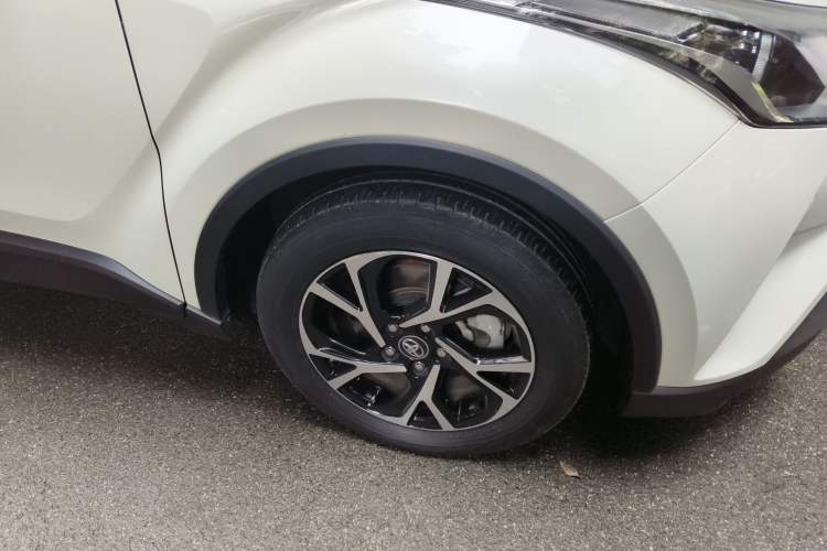 Used Toyota C-HR 2018 2.0L Leading with Sunroof China VI Standard
