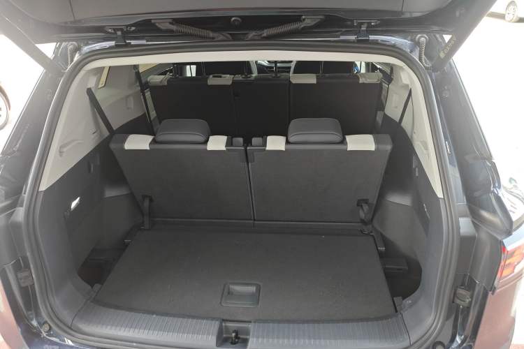 Used Volkswagen ID.6 CROZZ 2021 Long-Range PRO Edition Trunk