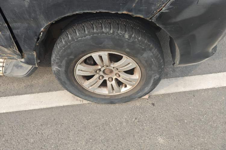 Used Foton Tunland 2015 2.8T E5 Diesel 2WD Comfort Edition BJ493ZLQ4 Right Front Wheel Hub