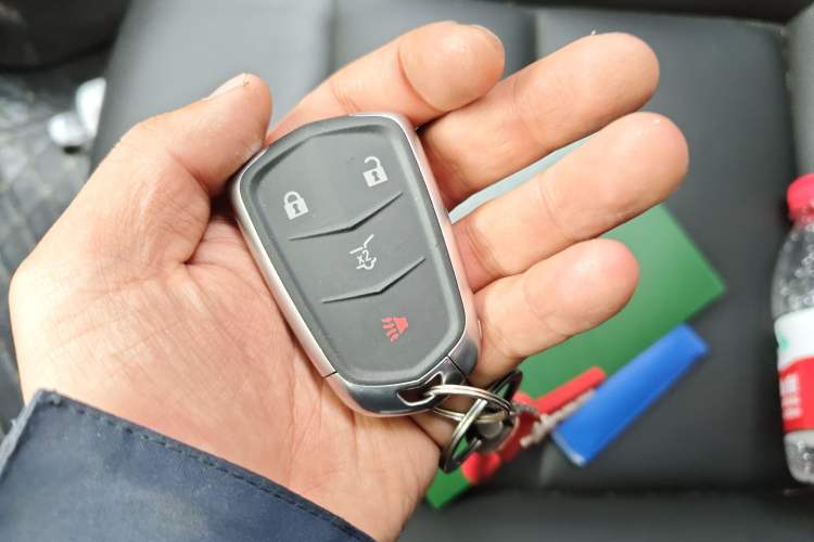 Used Cadillac XT4 2018 28T Two-Wheel-Drive Luxury Model Vehicle Key