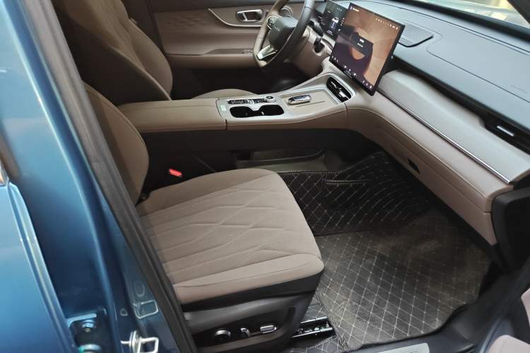 Used Chery Tiggo 8 PLUS C-DM 2025 1.5T 116 km Prestige Version 5 Seats