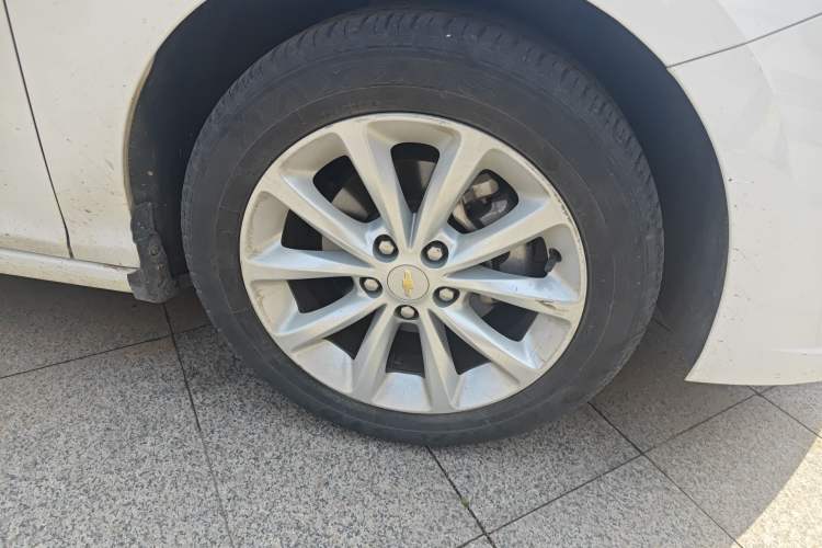 Used Chevrolet Cruze 2018 320 Automatic Pioneer Sunroof Edition Right Front Wheel Hub