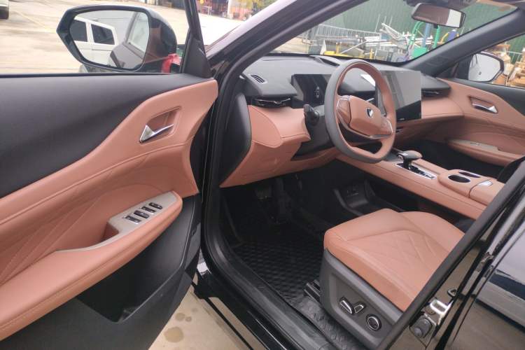 Used Changan UNI-Z New Energy 2025 Model, Smart New Blue Whale 125km Ultra-Strong Version
