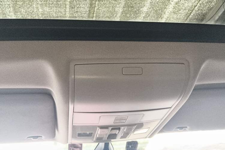 Used Volkswagen Tiguan L 2017 330TSI Automatic Two-Wheel Drive Flagship Edition Headliner