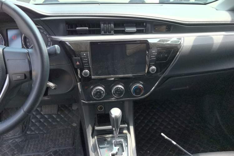 Used Toyota Corolla 2014 1.6L CVT GL-i Leather Edition Audio And AC Panel