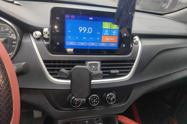 Used Baojun 730 2019 1.5L Manual Fashion Model 7-seater National V
