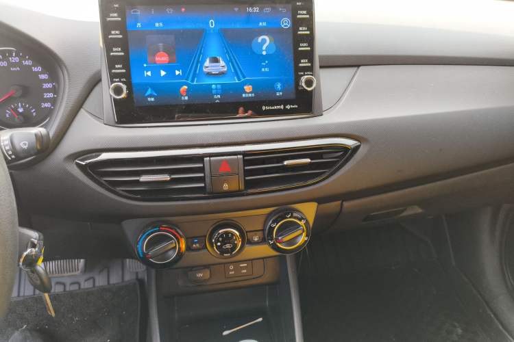 Used Hyundai Celesta 2018 1.6L Automatic GL Enjoyment Edition China VI compliant Audio And AC Panel