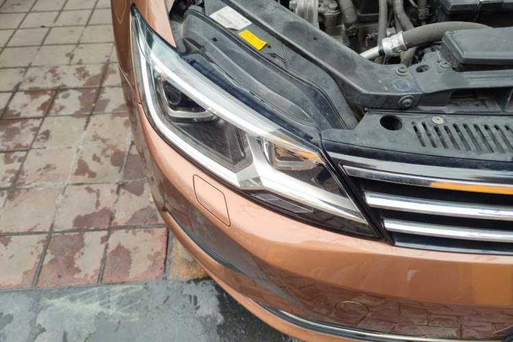 Used Volkswagen Lamando 2015 280TSI DSG Luxury Edition Right Front Headlight