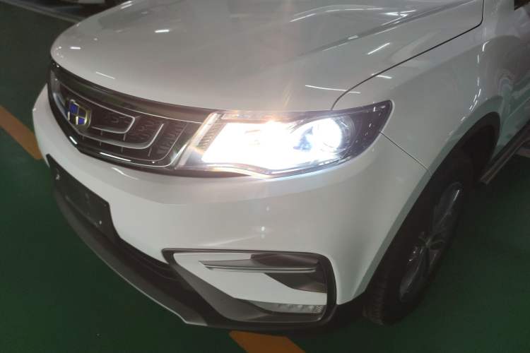 Used Geely Auto Emgrand X7 Sport 2018 2.0L Manual Two-Wheel Drive Zhiya Version Left Front Headlight