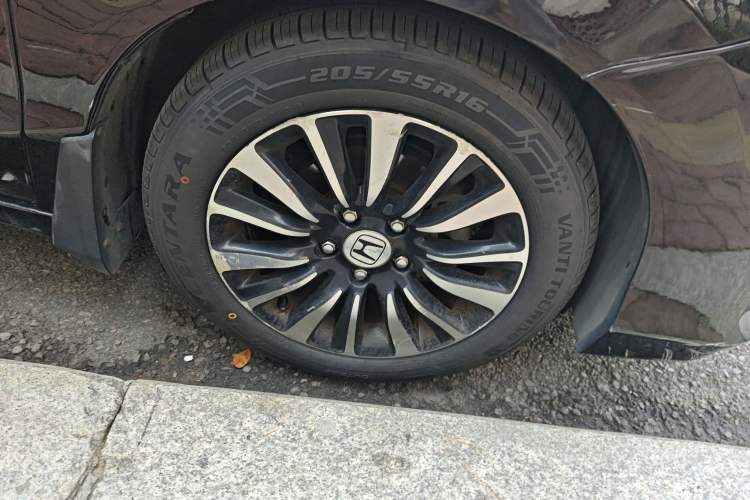 Used Honda Crider 2013 1.8L automatic luxury edition
